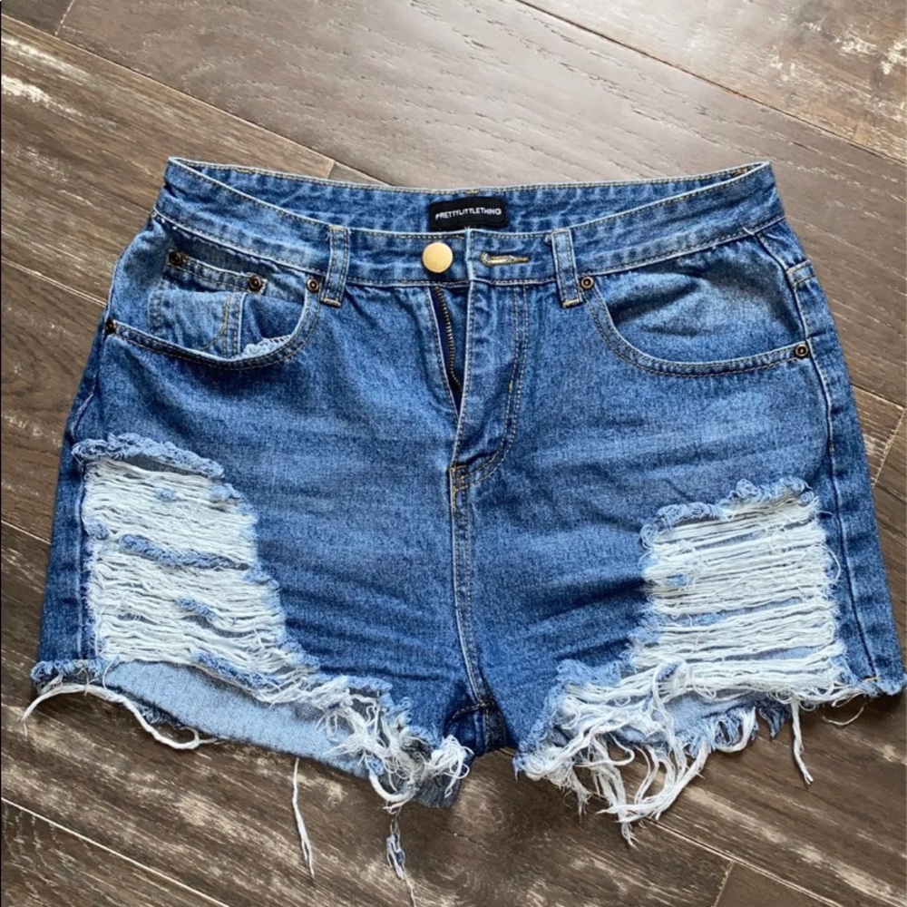 Pretty little thing Jean shorts